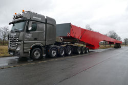 TAS Logistik-Dammann Spezialtransporte MB Actros 4163 SLT Titan mit Nachluferkombination und Containerbrckenteil, Januar 2020